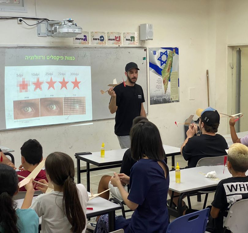 חוויה בהנדסה ילדים בכיתה